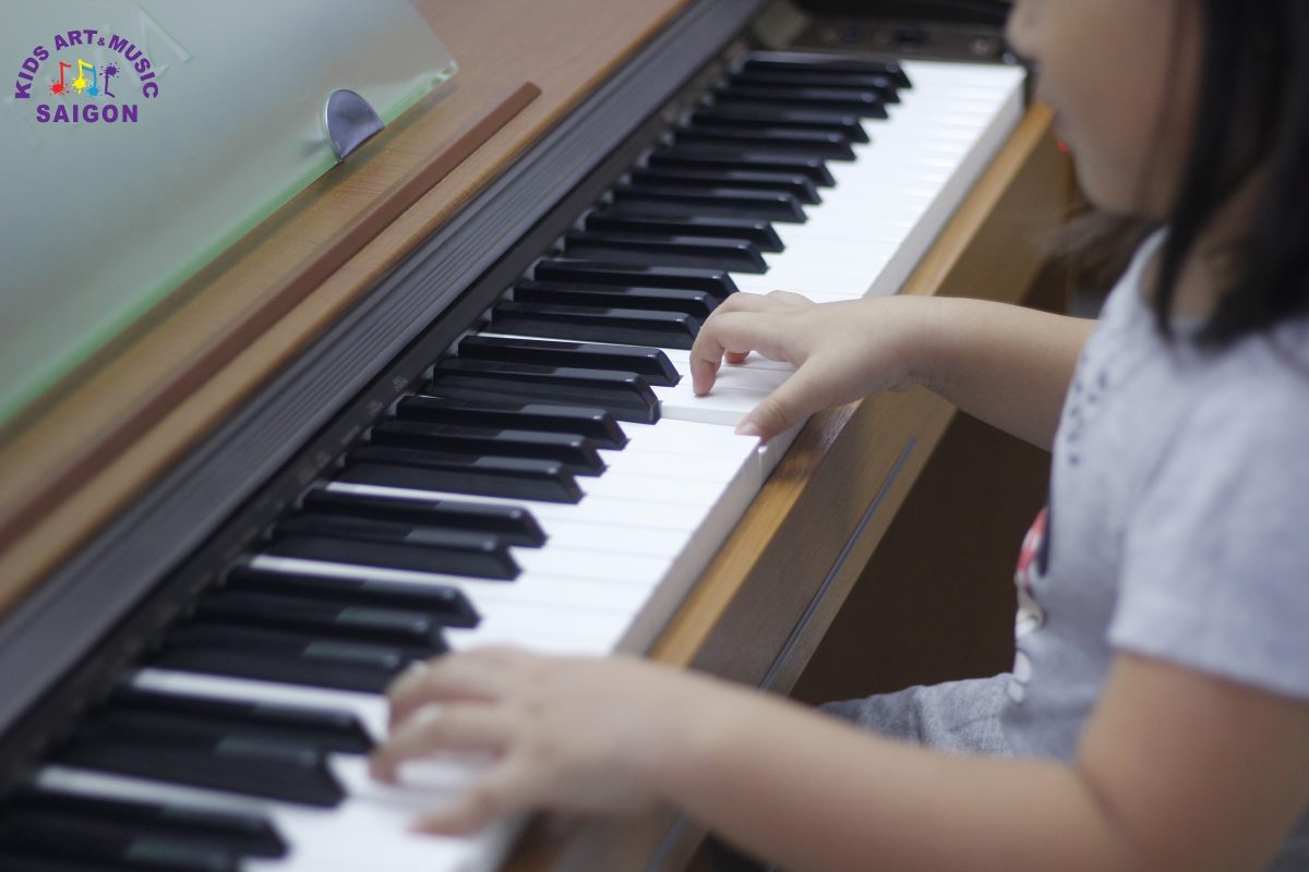 Học đàn Piano cho trẻ em tại Kids Art & Music Saigon, cùng tìm hiểu nhé!