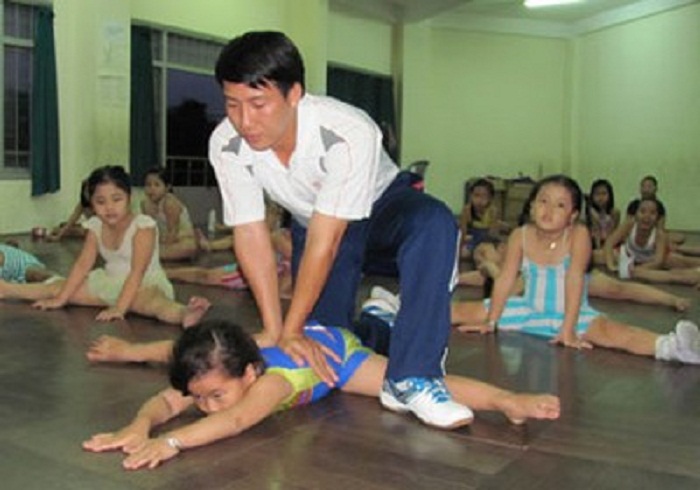 Người thầy giáo với niềm đam mê dạy aerobic cho trẻ em