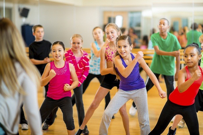 Việc dạy aerobic cho trẻ mầm non giúp gì cho bé?