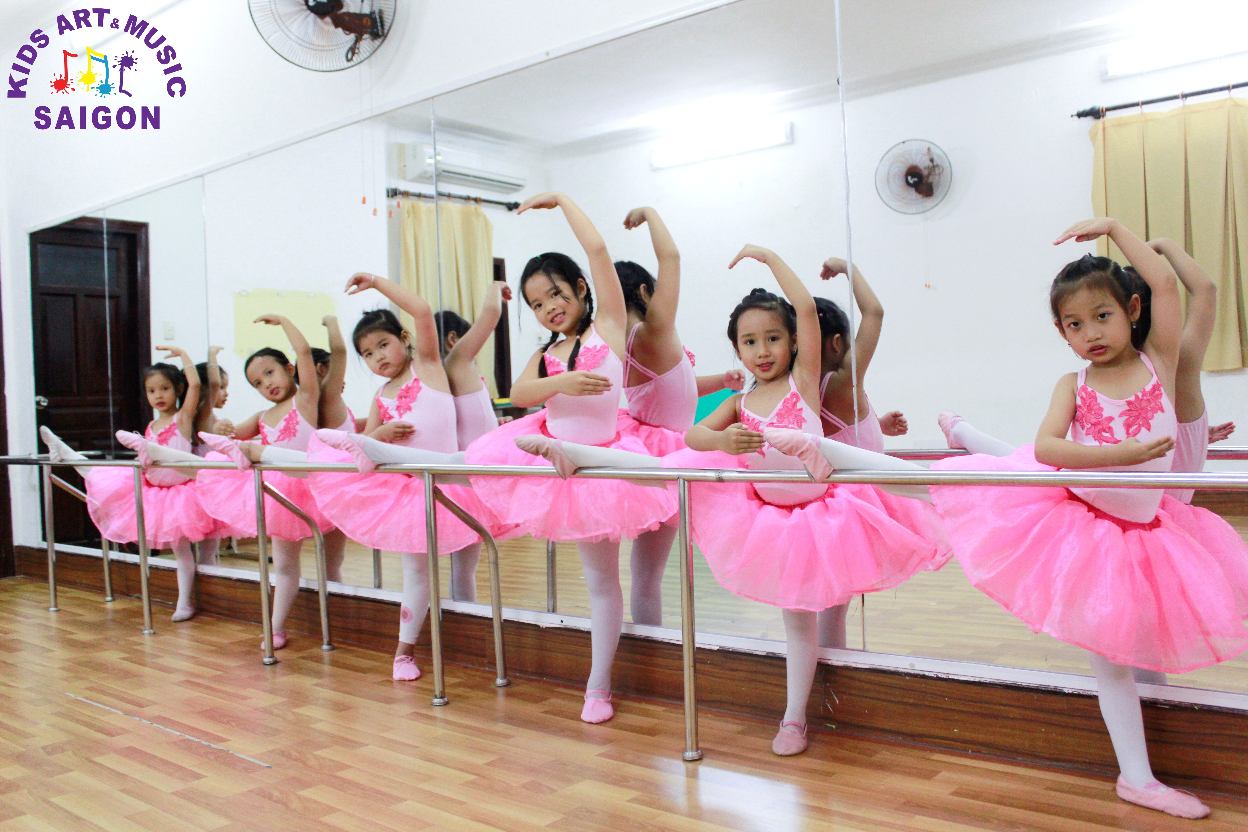 Lớp học múa Ballet cho bé - Kids Art & Music Saigon hình ảnh 4