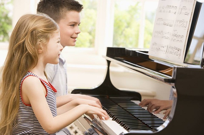 Lớp học Piano cho trẻ em sẽ đem đến những lợi ích gì cho con bạn?