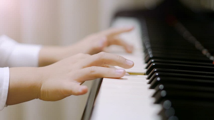 Những lời khuyên hữu ích về kinh nghiệm cho bé học Piano điện