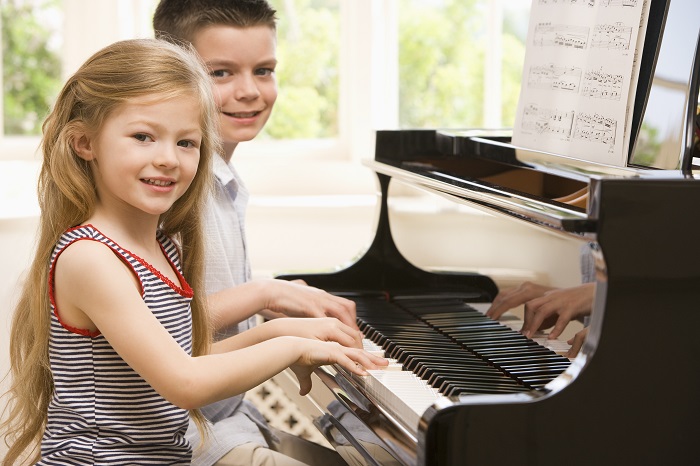 Khi mua đàn Piano điện cho bé: Lựa chọn nào là thông minh nhất?