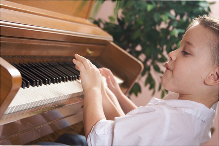 Gợi ý ba mẹ cách tìm lớp học đàn Piano cho bé 4 tuổi