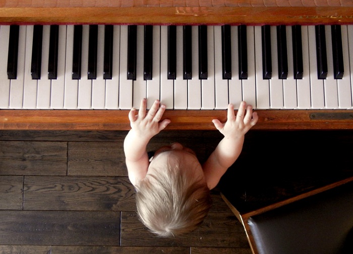 Piano cho trẻ sơ sinh mang lại những lợi ích tuyệt vời gì?