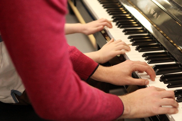 Lợi ích khi cho bé tham gia lớp học đàn Piano Phú Nhuận