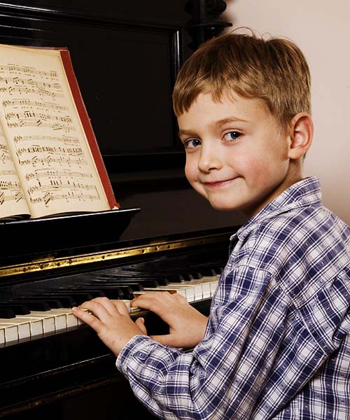 Lợi ích về trí thông minh của âm nhạc khi cho bé học đàn piano Tân Bình