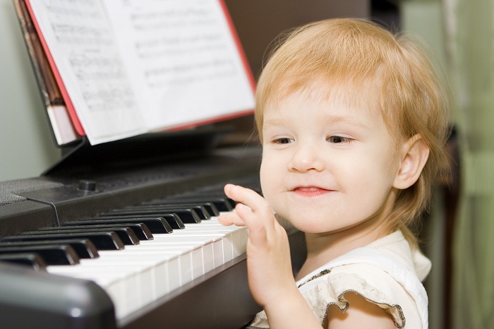 Lớp học Piano ở quận 1 mách ba mẹ một số bí quyết lựa chọn Piano hay Organ?