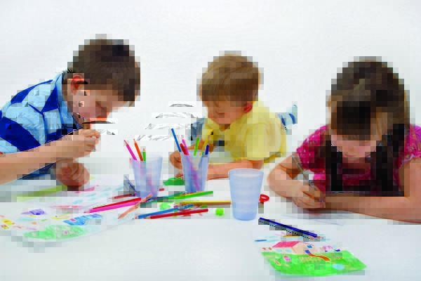 Tìm lớp học vẽ cho bé 8 tuổi: Những điều cha mẹ cần biết