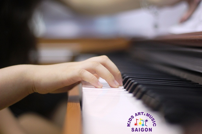 Có nên cho bé tham gia lớp dạy Piano Hải Phòng từ sớm?