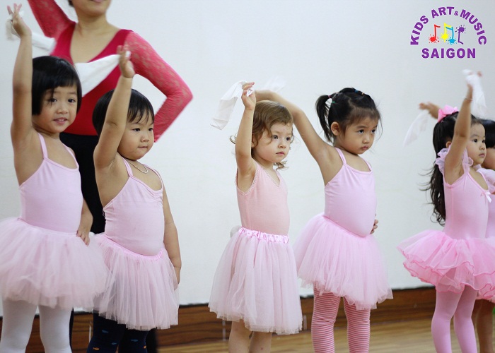 Hé lộ bí kíp dạy bé múa theo nhạc ở lớp học múa tại Hải Phòng
