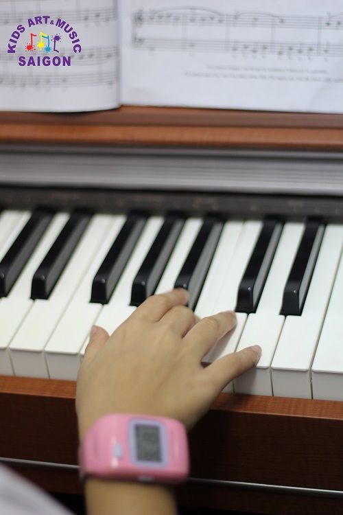 Cho bé học piano ở đâu tốt Hà Nội mới là sự lựa chọn đúng đắn và hợp lý?