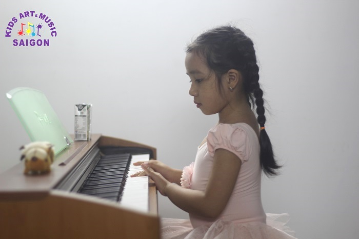 Nên dạy piano tại nhà Hà Nội cho trẻ em hay ở trường nhạc?