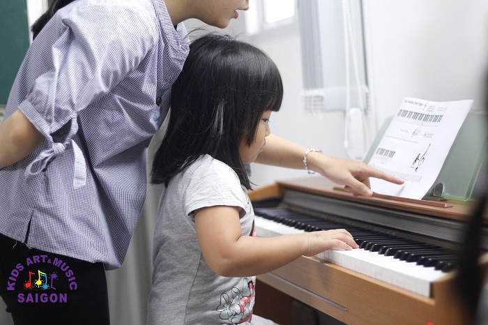 Những lưu ý trước khi cho bé tham gia lớp học Piano quận 9