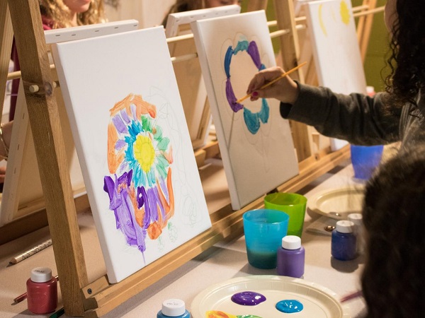 Dạy bé học vẽ tranh – niềm vui mỗi ngày của mẹ