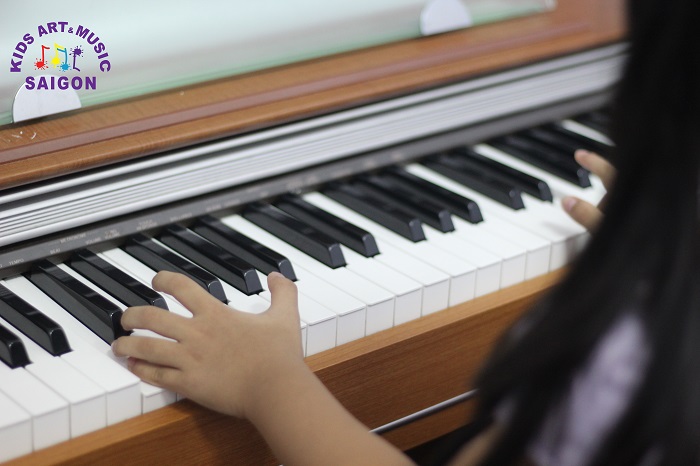 Những điểm nổi bật khi giáo viên dạy piano ở Hà Nội cho trẻ em hinh anh 1