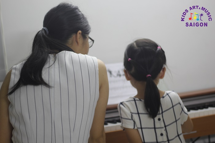 Những điểm nổi bật khi giáo viên dạy piano ở Hà Nội cho trẻ em