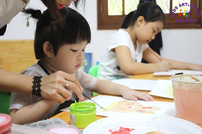 Có nên cho con tham gia các lớp học vẽ cho bé ở Hà Nội?