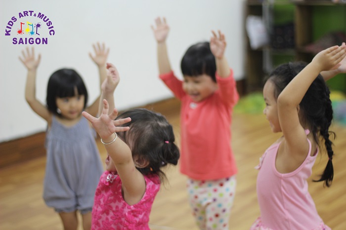 5 bí quyết bố mẹ cần nhớ khi cho con tham gia lớp Nhảy hiện đại cho bé