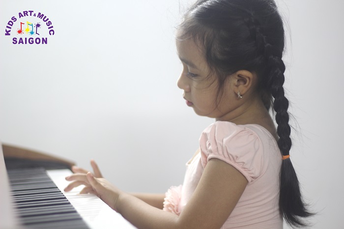 Bạn đã bao giờ nghĩ đến các lớp học đàn piano ha noi cho trẻ mầm non chưa?