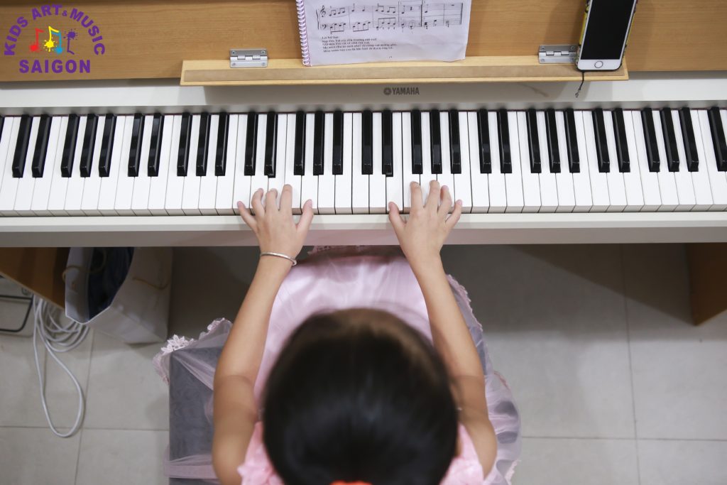 Lợi ích thiết thực khi cho bé tham gia một lớp học Piano 4