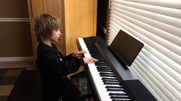 Hướng dẫn đánh đàn piano cho bé yêu