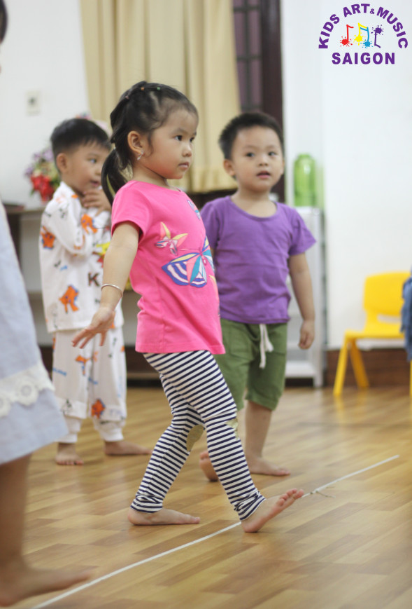 Bóc mẽ những bài tập tại lớp dạy nhảy hiện đại cho bé đúng chuẩn