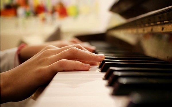 Cách đệm hát piano – Những điều bạn cần biết trước khi học