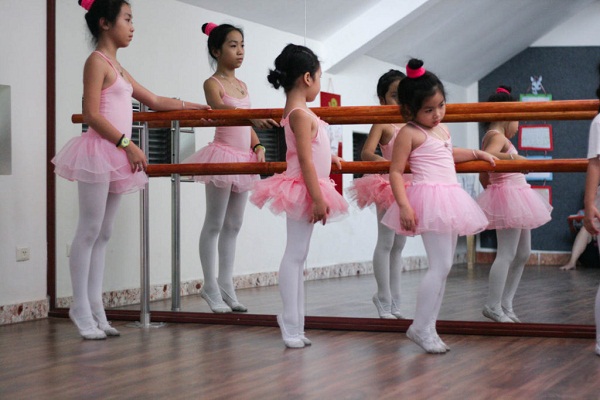 Phụ huynh nô nức cho trẻ đi học múa ở Hải Phòng hình ảnh 2
