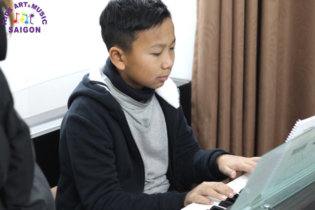 Lớp học đàn piano ở Hà Nội cho người lớn 1