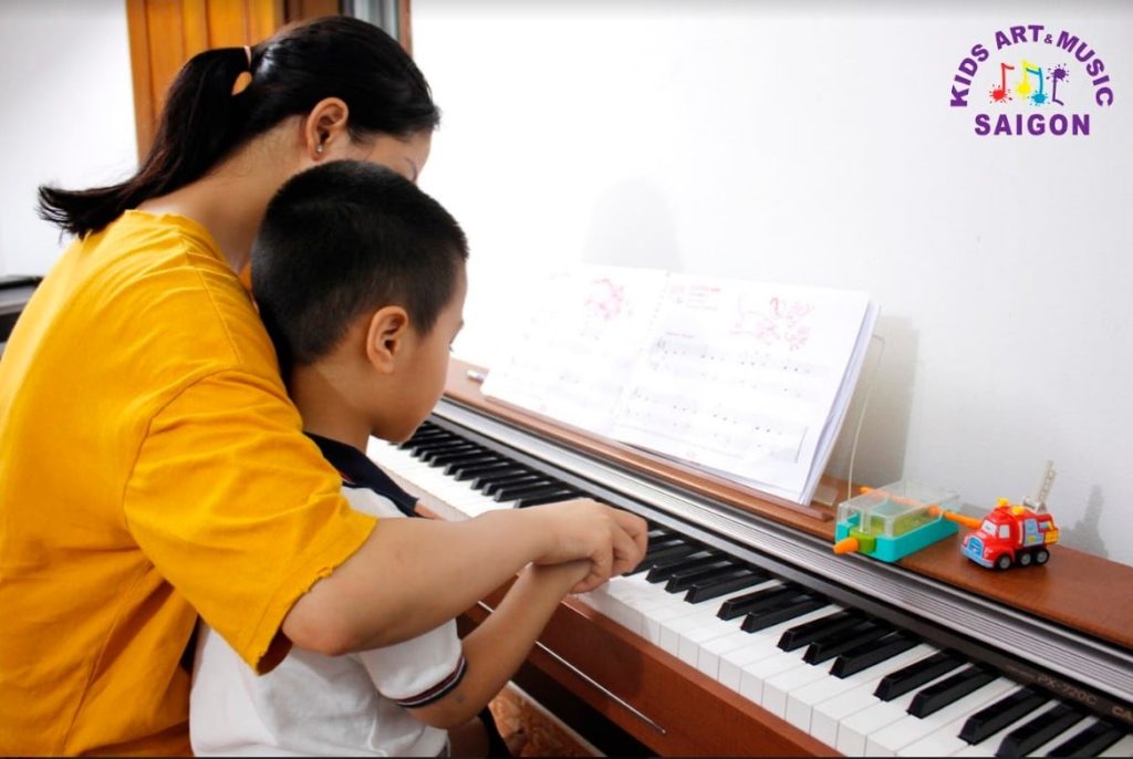 Đổ xô cho bé nhà mình theo học đàn Piano Hà Nội 3
