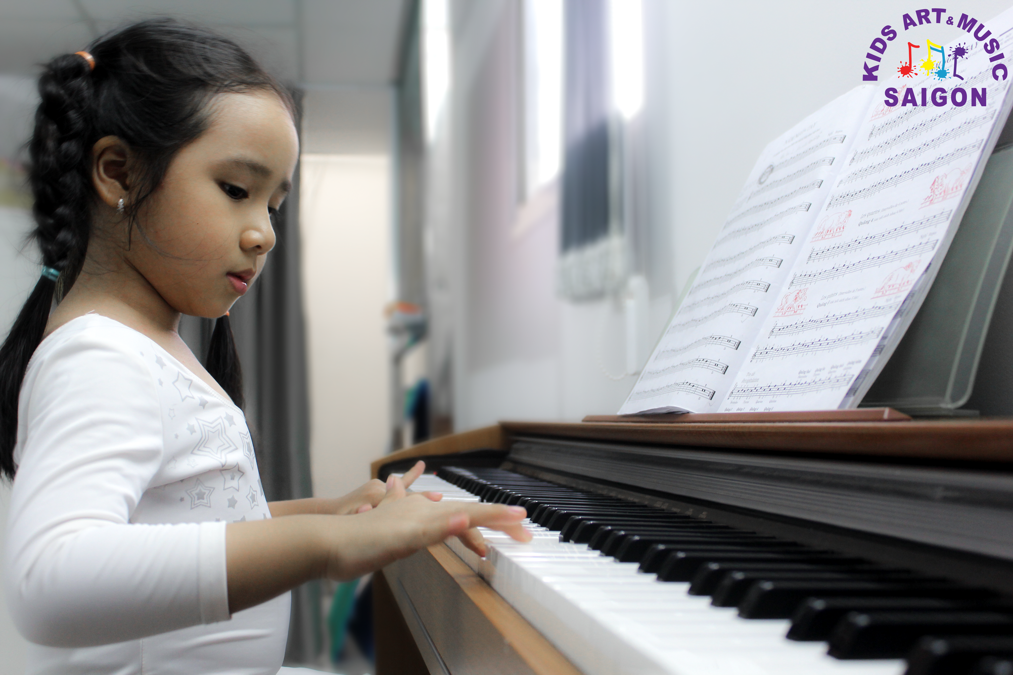 Vì sao ba mẹ nên chú trọng việc lên dây đàn Piano Hà Nội cho bé? hình ảnh 1