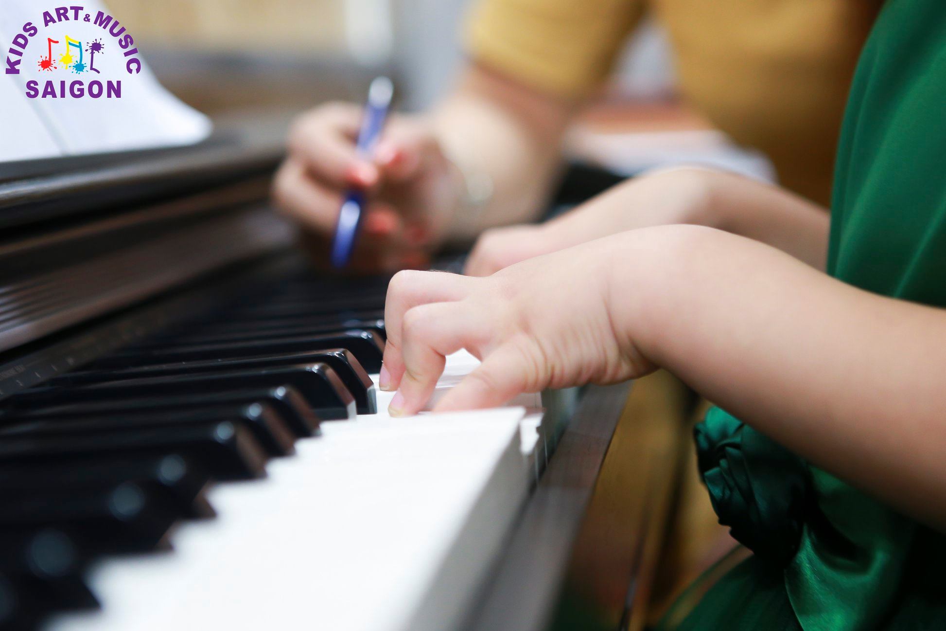 “Thời điểm vàng” cha mẹ nên cho trẻ học đàn piano. ảnh 2