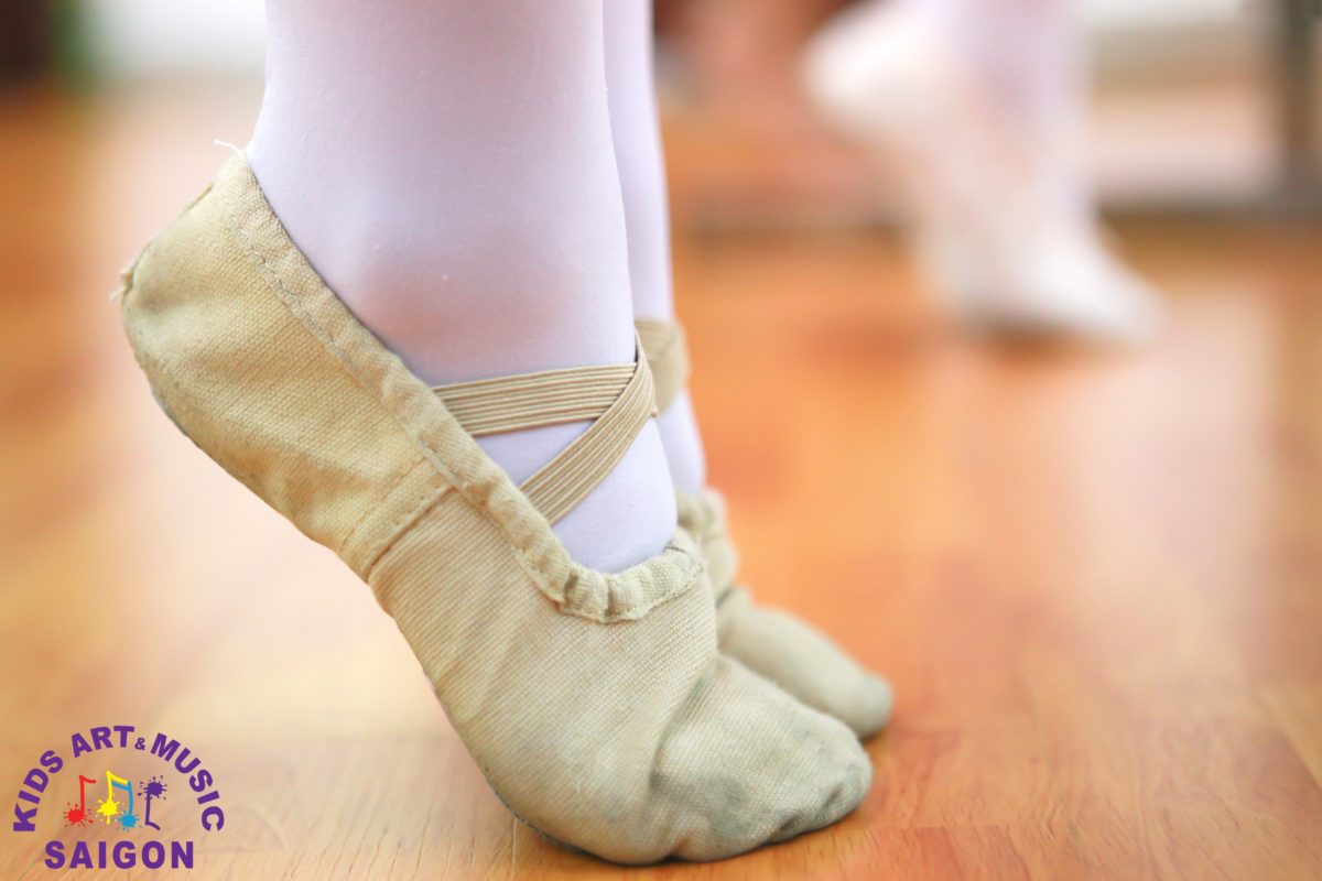 Hướng dẫn ba mẹ cách chọn giày múa ballet Bình Dương cho bé