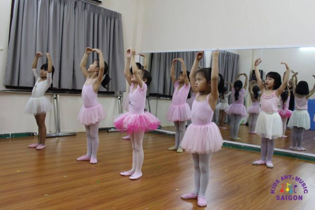 Hướng dẫn ba mẹ cách chọn váy múa ballet Bình Dương cho trẻ