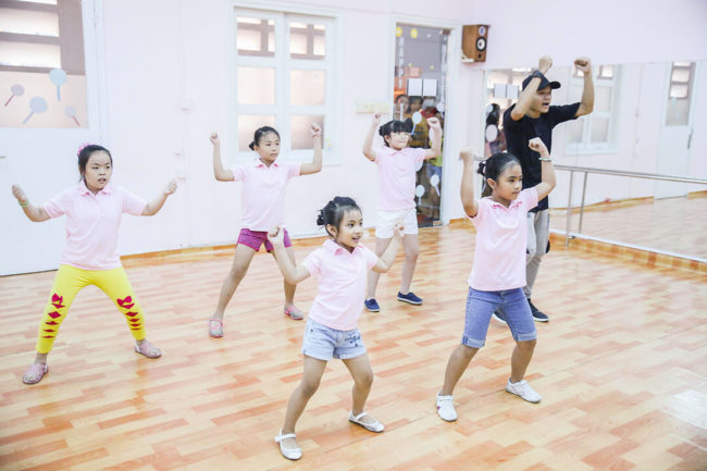 Ba mẹ đã biết gì về những lớp học nhảy hiện đại ở quận Hoàng Mai Hà Nội chưa?