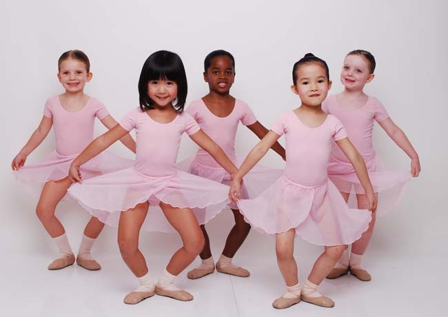 Múa ballet cho bé ở quận 1 tp HCM cơ bản hình ảnh 1