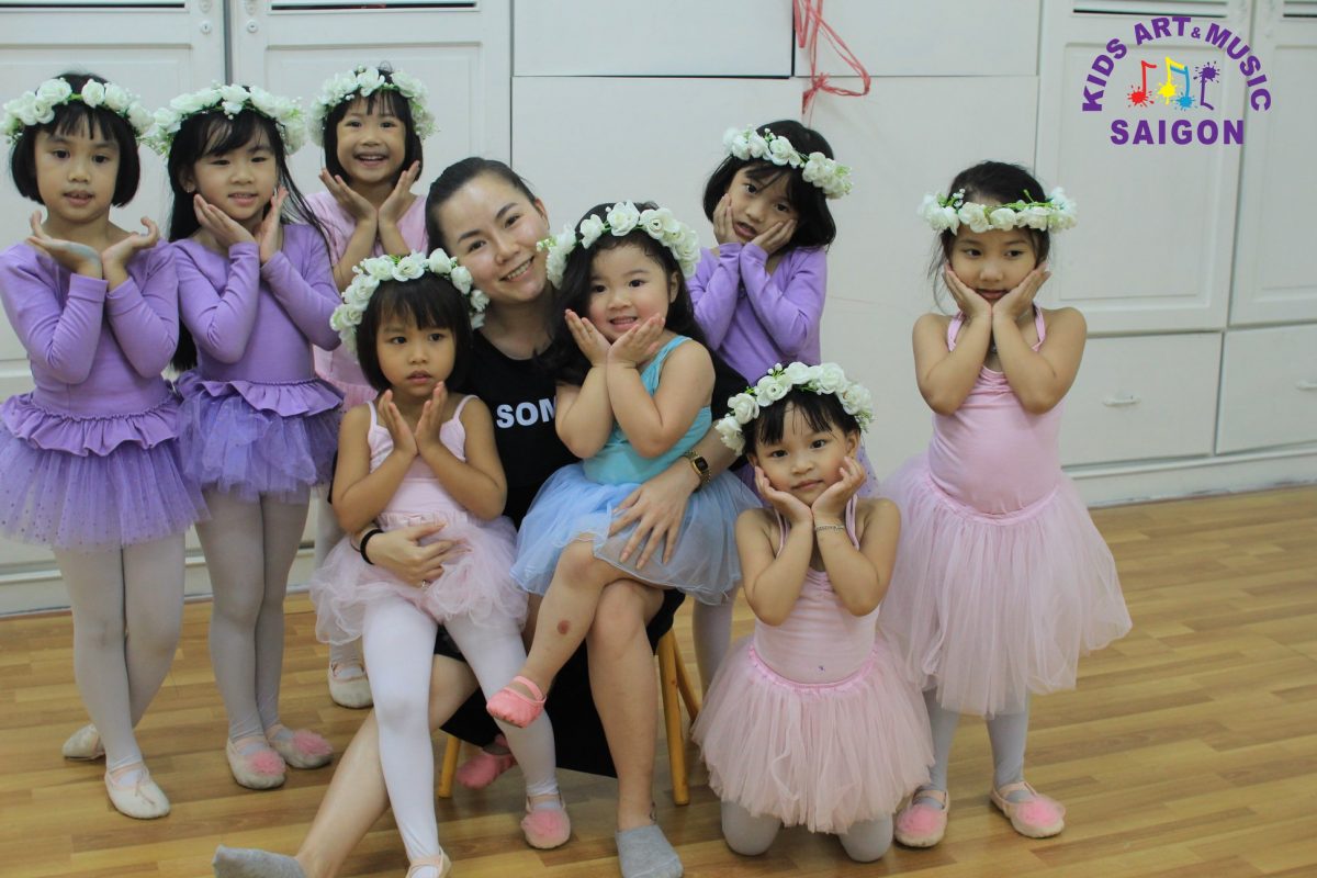 Tìm hiểu về múa Ballet nâng cao cho trẻ trên 8 tuổi