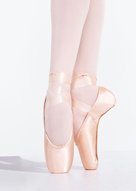 Khám phá sự đặc biệt của những đôi giày Ballet mũi cứng