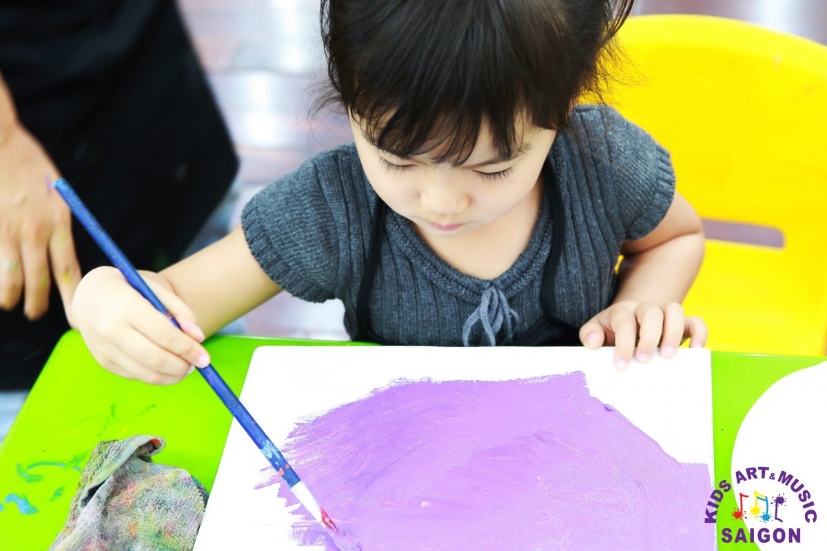 Hướng dẫn cách vẽ bằng bút chì màu cơ bản khi dạy bé vẽ tranh