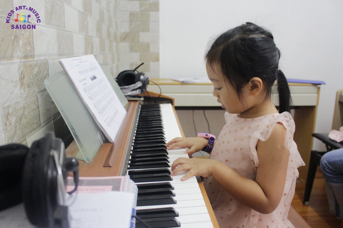 Những phụ kiện đàn Piano cho bé mà ba mẹ không thể bỏ qua