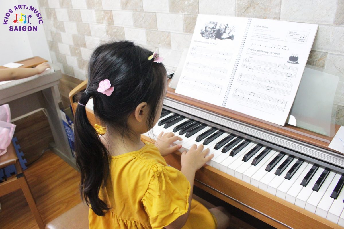 Giá đàn Piano cho bé?