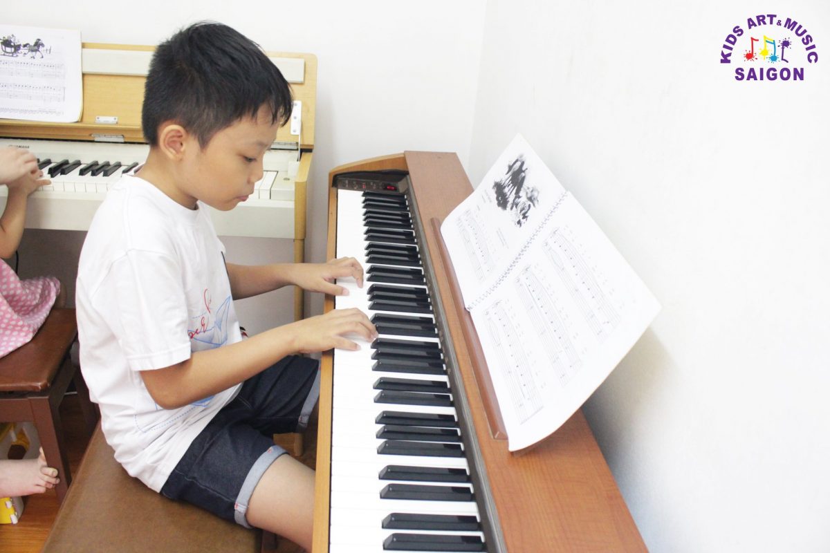 Tìm hiểu về đàn Piano nhựa cho bé