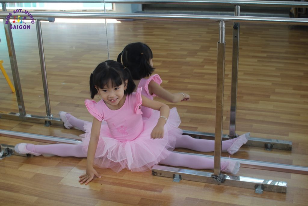 Múa Ballet nghệ thuật tại Kids Art & Music Saigon - hình ảnh 2