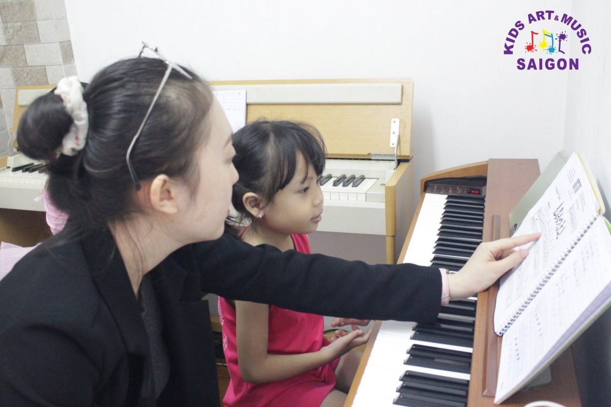 Ba mẹ cần lưu ý gì khi mua đàn Piano mini cho bé?