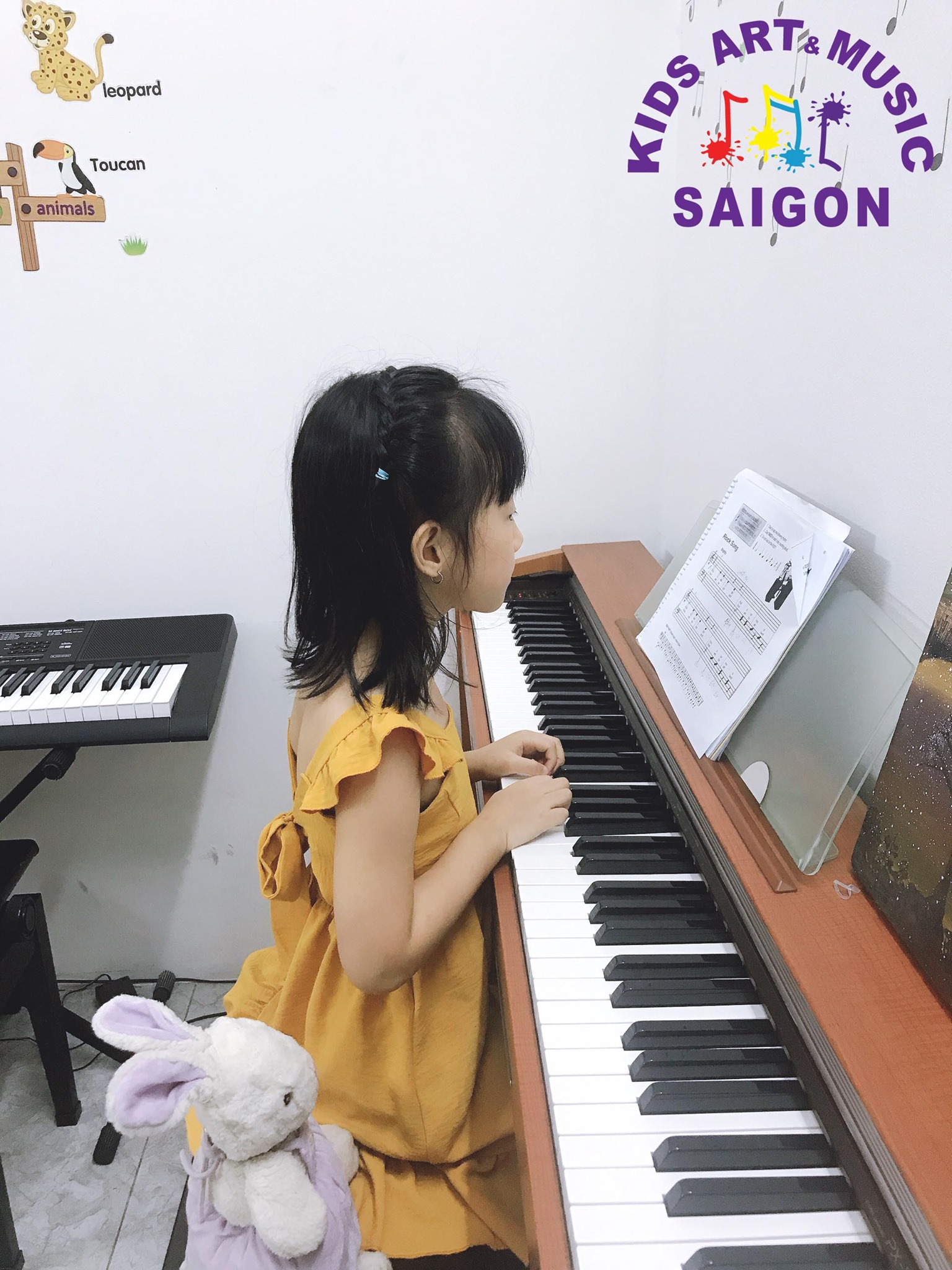 Ba mẹ cần lưu ý gì để có thể chơi đàn cùng con khi cho bé học piano? - hình ảnh 1