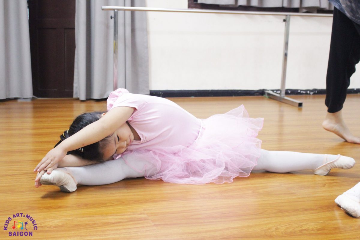 Những động tác múa ballet cơ bản cho bé