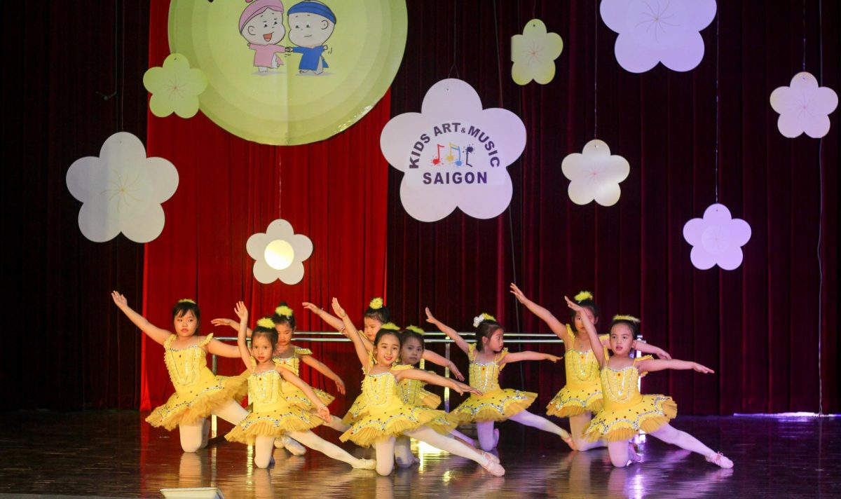 Một số màn trình diễn múa bale cho bé trên sân khấu Kids Art & Music Sài gòn