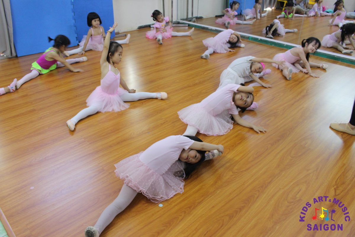 Luyện tập múa Ballet: Nắm vững các tư thế múa cơ bản