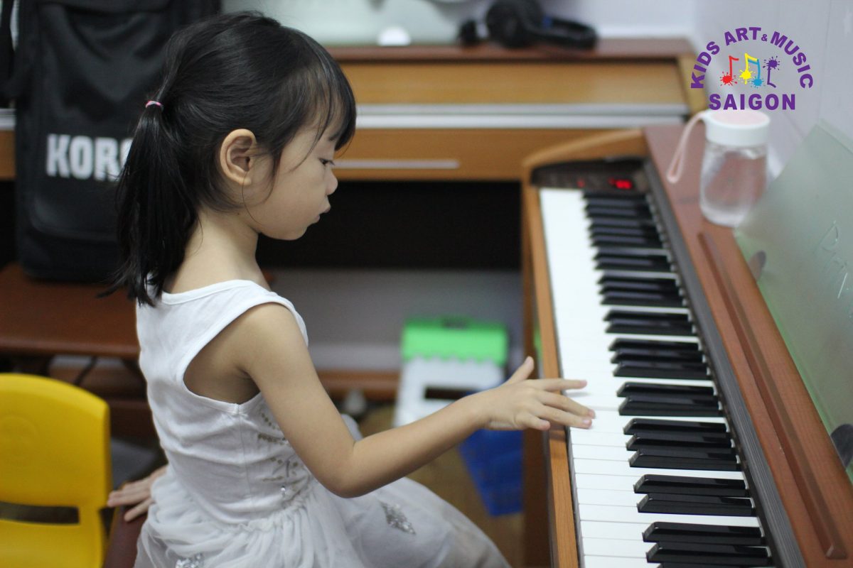 Khi nào ba mẹ nên cho bé bắt đầu tham gia lớp học Piano dành cho trẻ em?